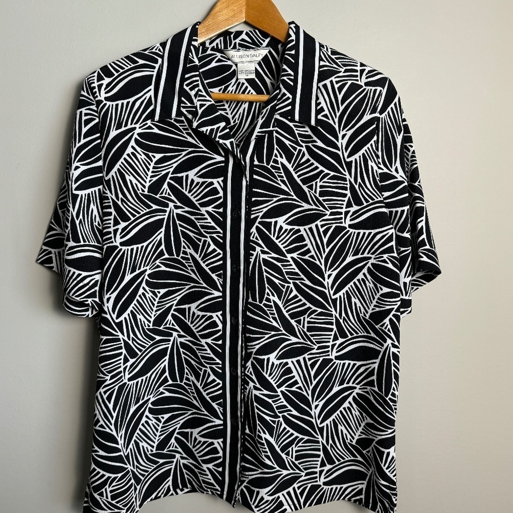 Allison Daley Black + White Abstract Leaf Short Sleeve Button Up Blouse Size‎ 14